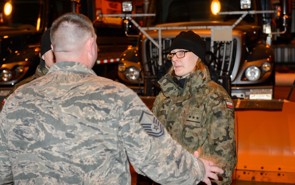 U.S., Poland share snow removal procedures