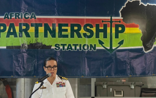 USNS Spearhead AMLEP close