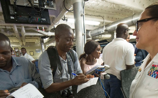 USNS Spearhead AMLEP close