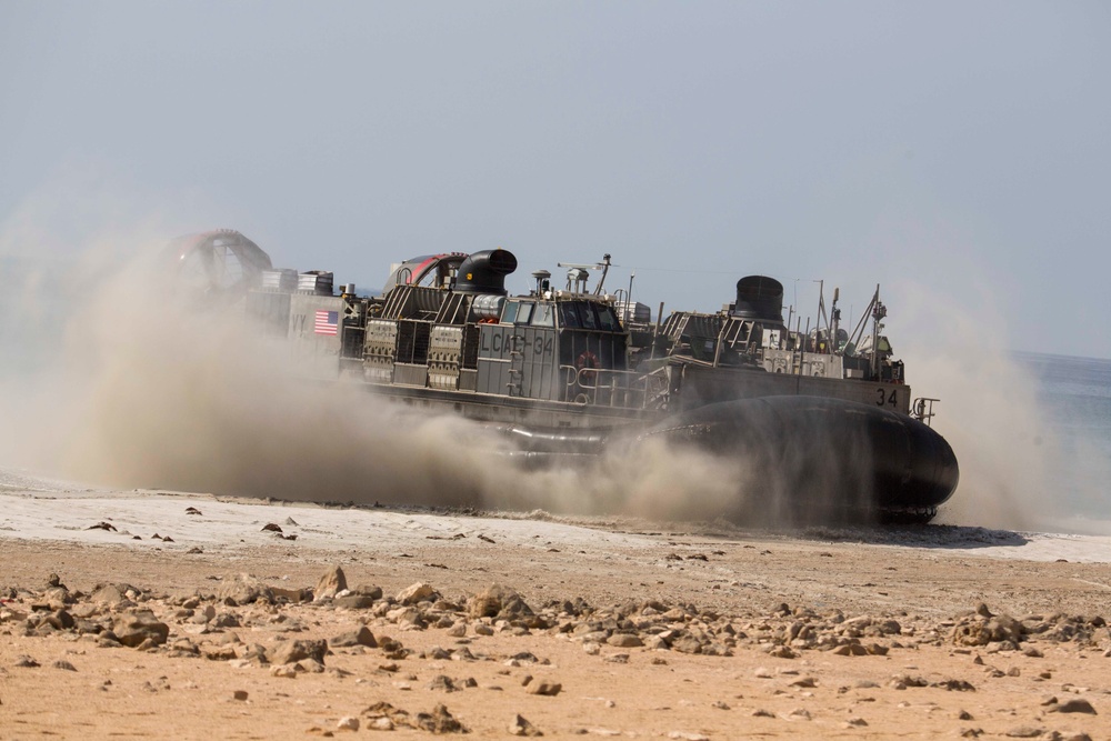 26th MEU Marines conduct amphibious landing during training exercise