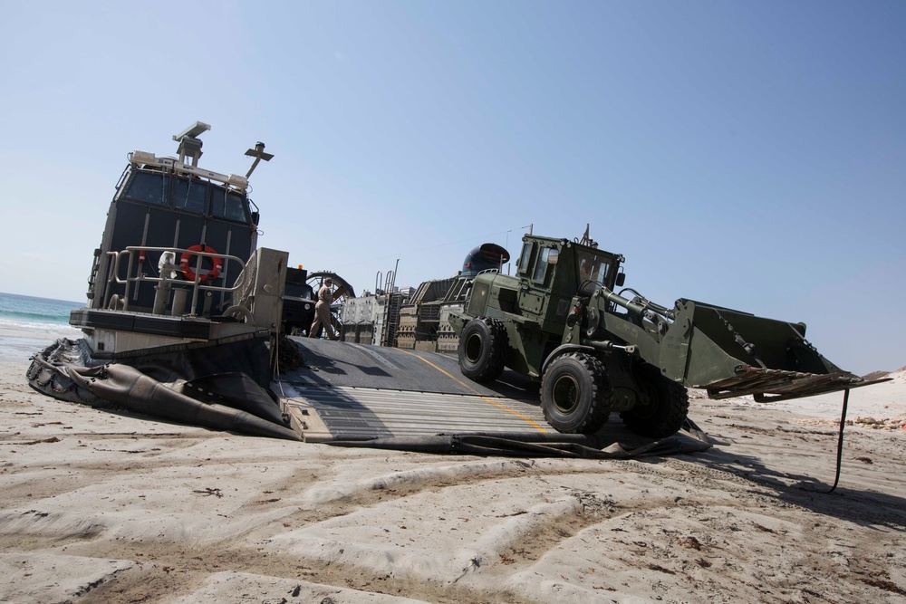 26th MEU Marines conduct amphibious landing during training exercise