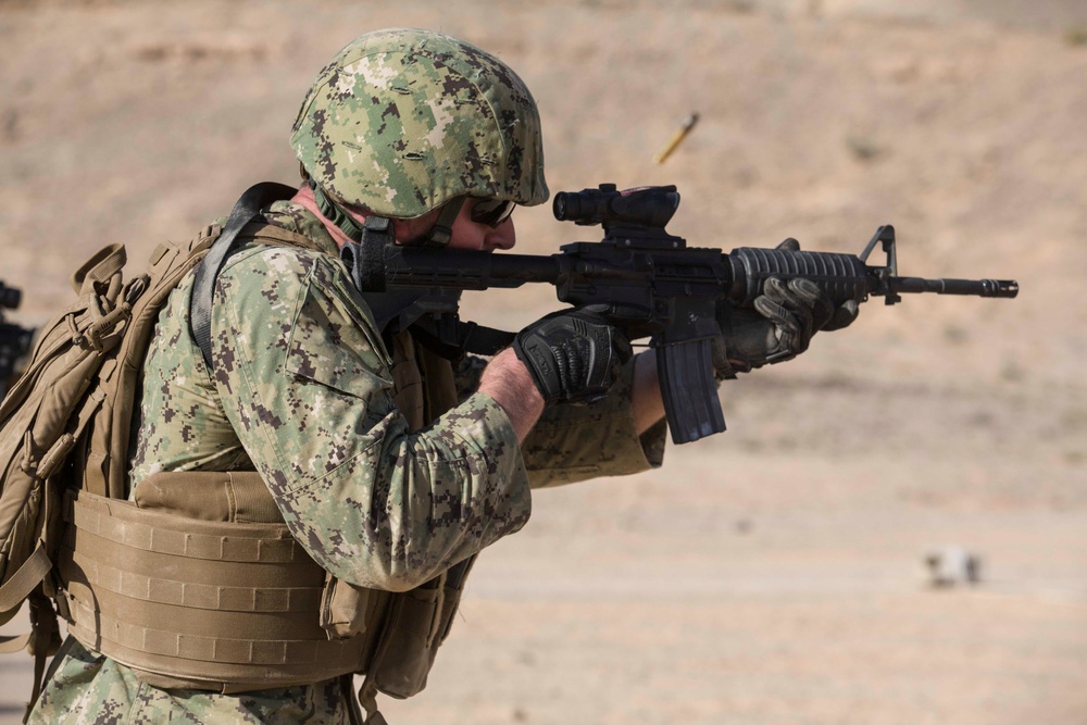 CLB-26, LAAD, and LE Marines conduct combat marksmanship drills during training exercise