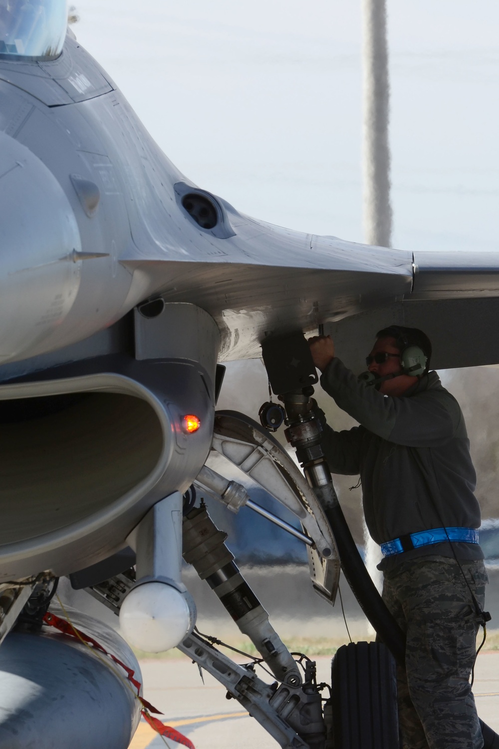 F-16 Fighting Falcon Fighter jets fuel for flight
