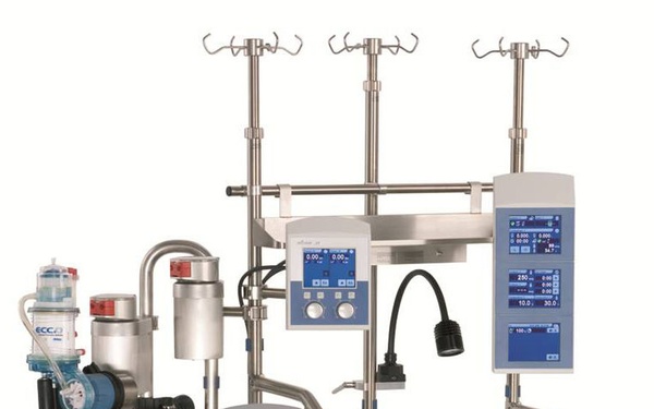 Former BAMC commander first to use heart-lung machine in Army