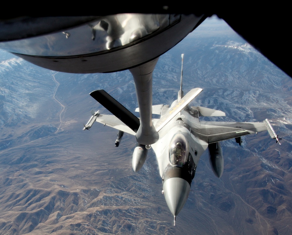 Red Flag 16-1: Aggressor aerial refuel