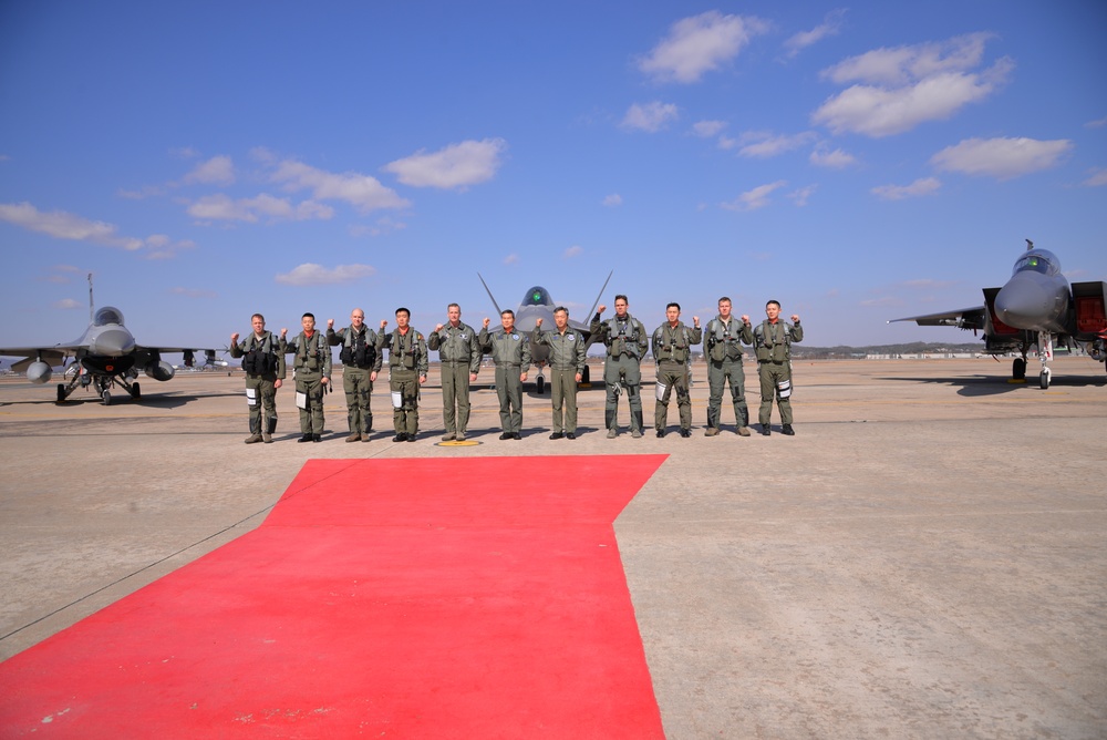 ROK/US fighter aircraft conduct extended deterrence mission