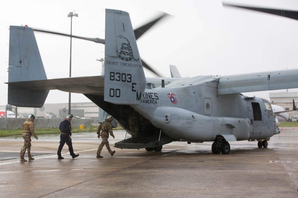 STRIKFORNATO participates in Osprey familiarization flight