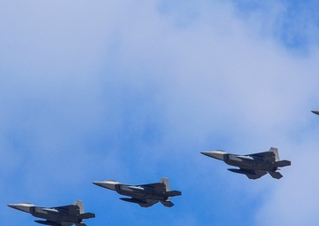US Air Force F-22 Raptors arrive at Osan AB