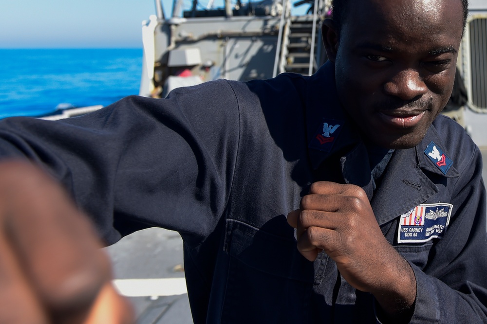 USS Carney sailors conduct security reaction force training