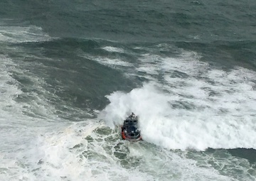 Coast Guard Station Chatham trains in Heavy Surf