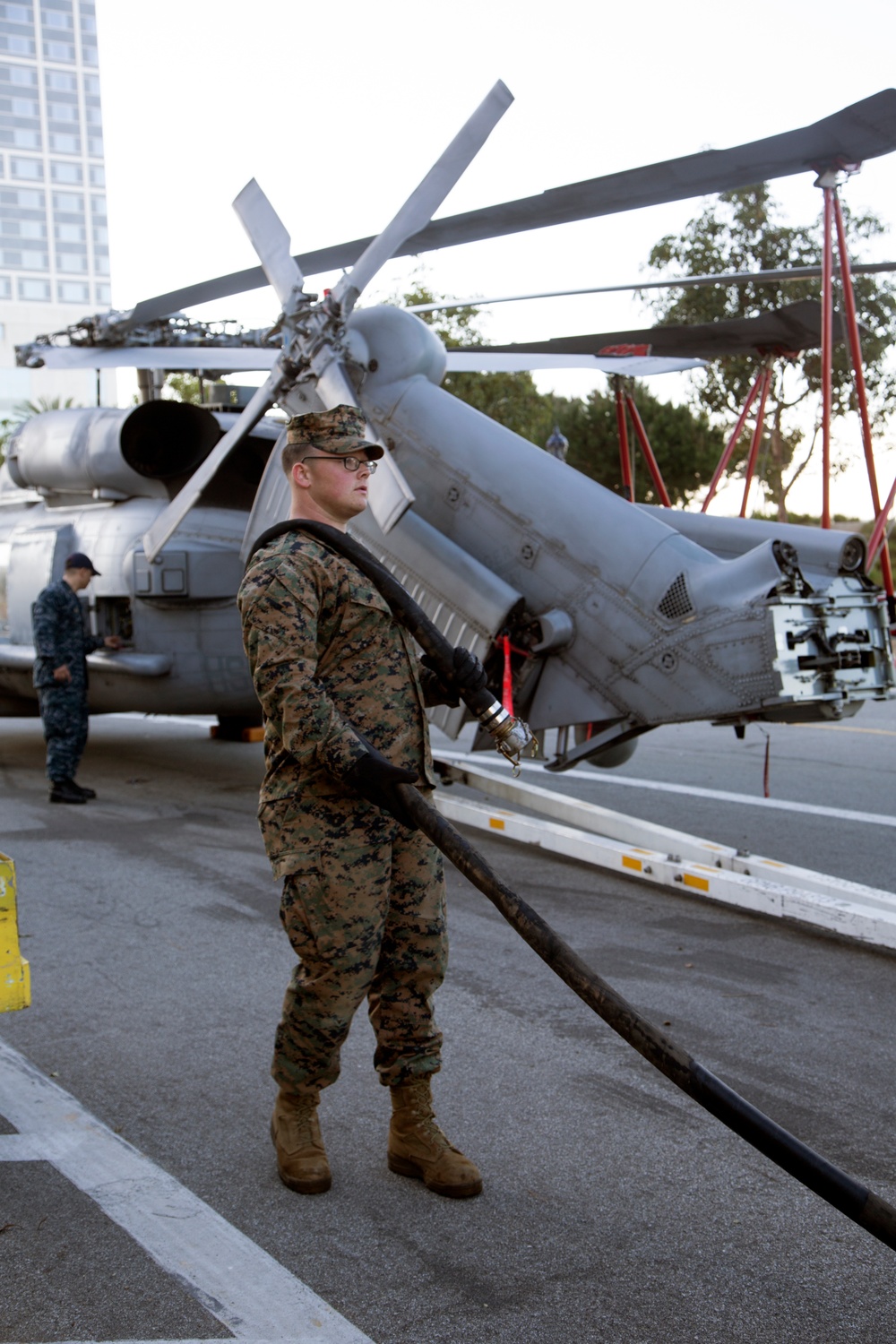 MWSS-372 Defuels Aircraft for Display