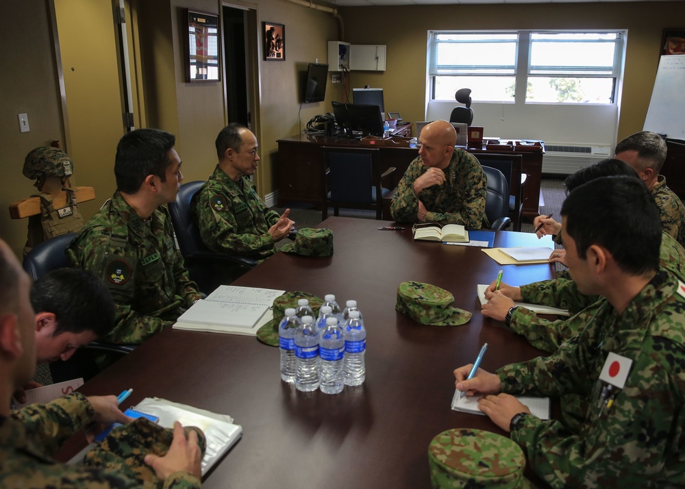 Lt. Gen. Berger Meets with Maj. Gen. Shinichi Aoki