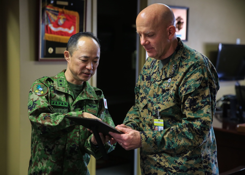 Lt. Gen. Berger Meets with Maj. Gen. Shinichi Aoki