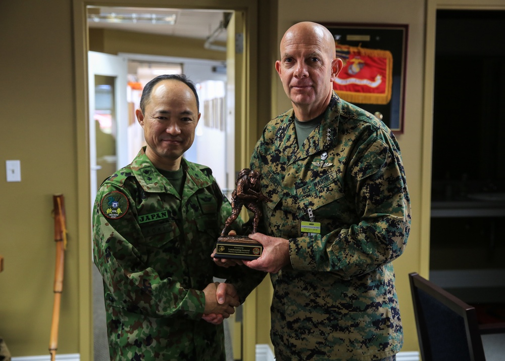 Lt. Gen. Berger Meets with Maj. Gen. Shinichi Aoki