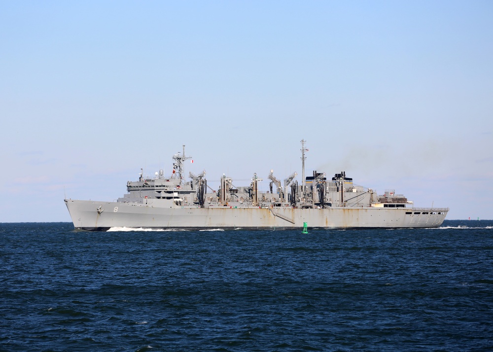 USNS Arctic (T-AOE 8) transits off the coast of Virginia Beach