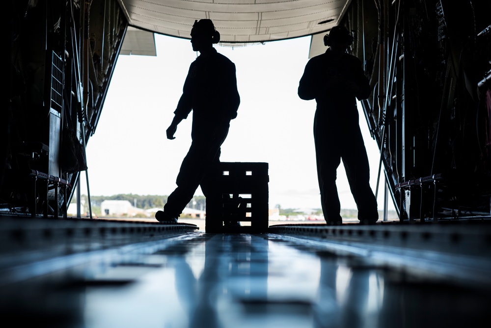 VMGR-252 conducts Aerial Refuel Training