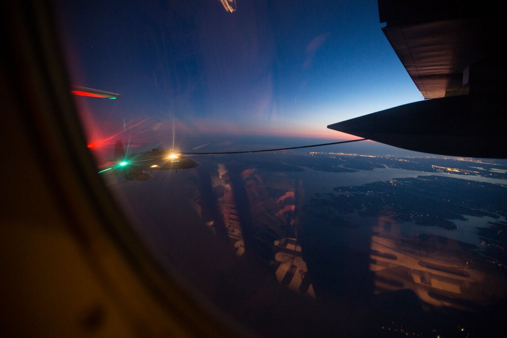 VMGR-252 conducts Aerial Refuel Training