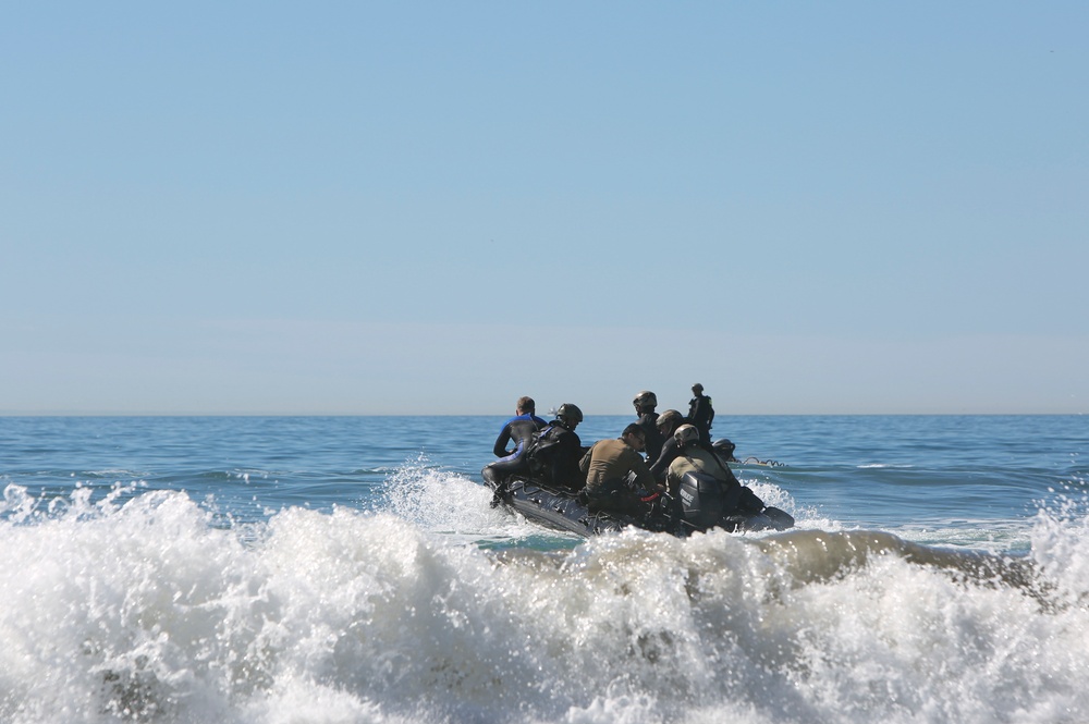 1st MSOB Canine Handler Surf Passage and Zodiac insert training