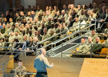 Commandant talks priorities with DC-area Marines