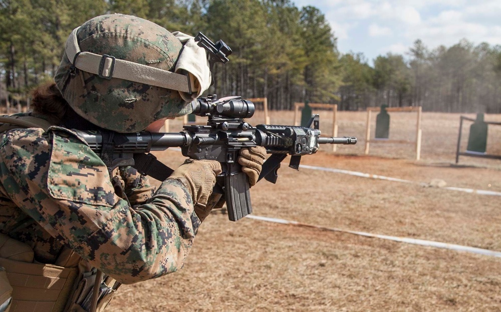 FET Team Leads Combat Marksmanship for 22nd MEU