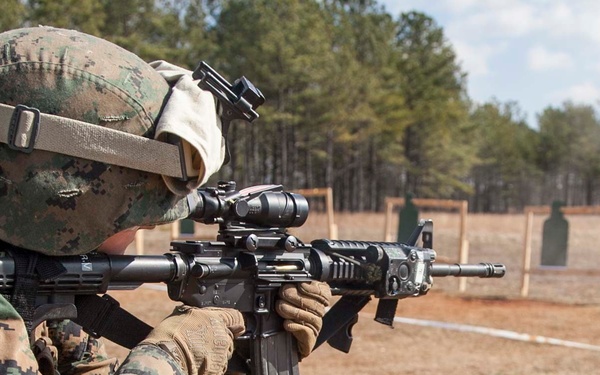FET Team Leads Combat Marksmanship for 22nd MEU