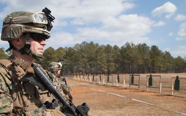 FET Team Leads Combat Marksmanship for 22nd MEU