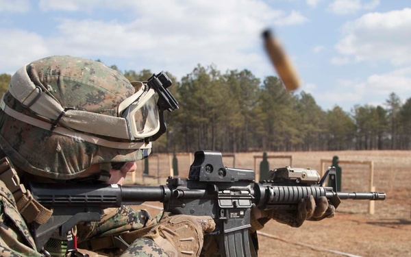 FET Team Leads Combat Marksmanship for 22nd MEU