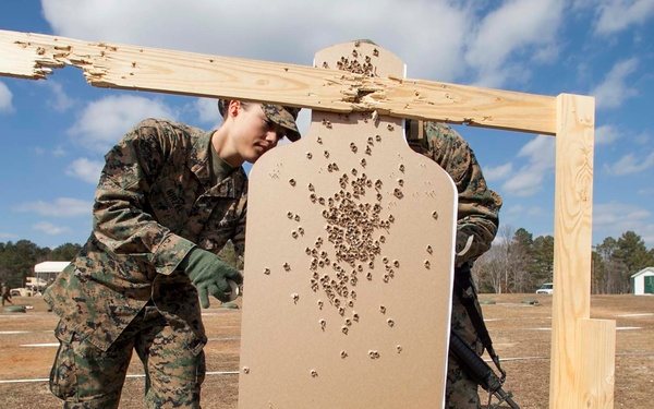 FET Team Leads Combat Marksmanship for 22nd MEU
