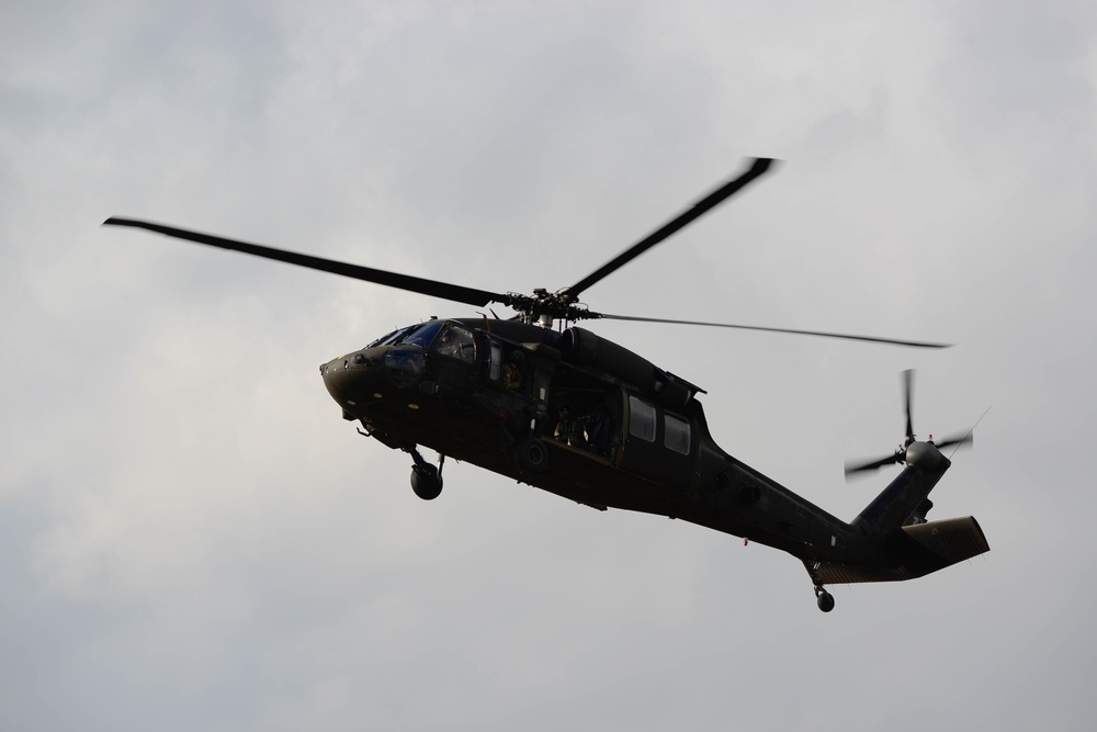 173rd AB 4-319 AFAR UH-60 Black Hawk airborne operation