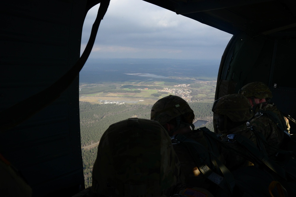 173rd AB 4-319 AFAR UH-60 Black Hawk airborne operation