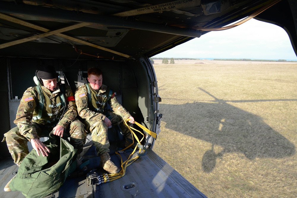 173rd AB 4-319 AFAR UH-60 Black Hawk airborne operation