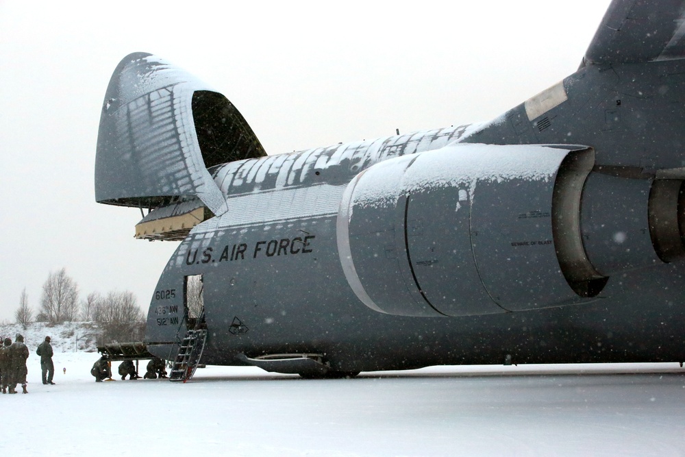 Condors’ heavy helicopters lift Cold Response air support capabilities