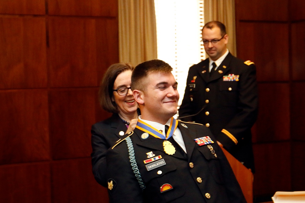 Oregon honors National Guardsman who helped prevent train attack in Europe