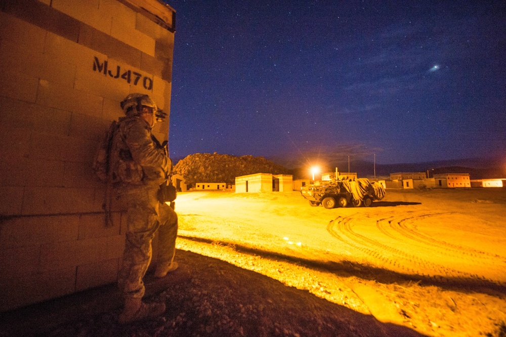 3rd Cavalry Soldiers clear a town