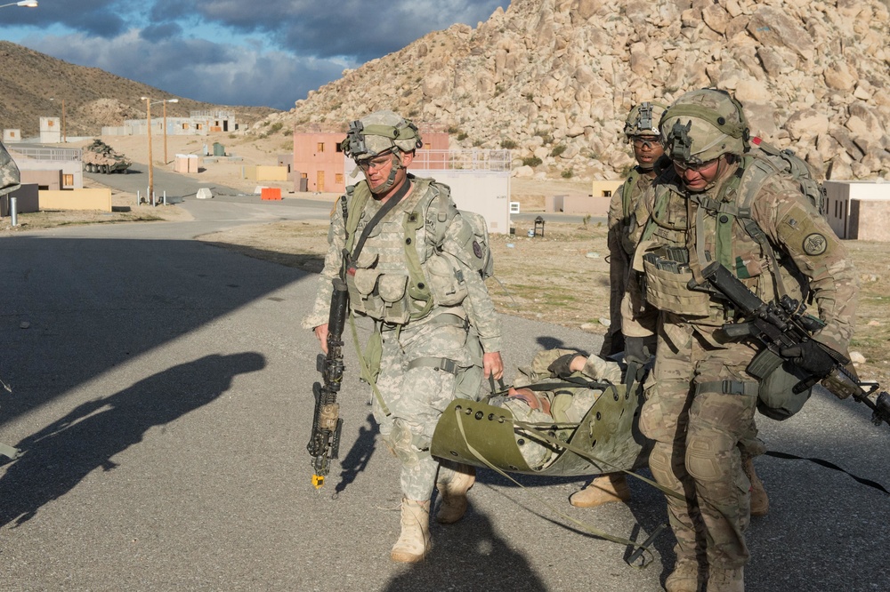 3rd Cavalry Soldiers clear a town