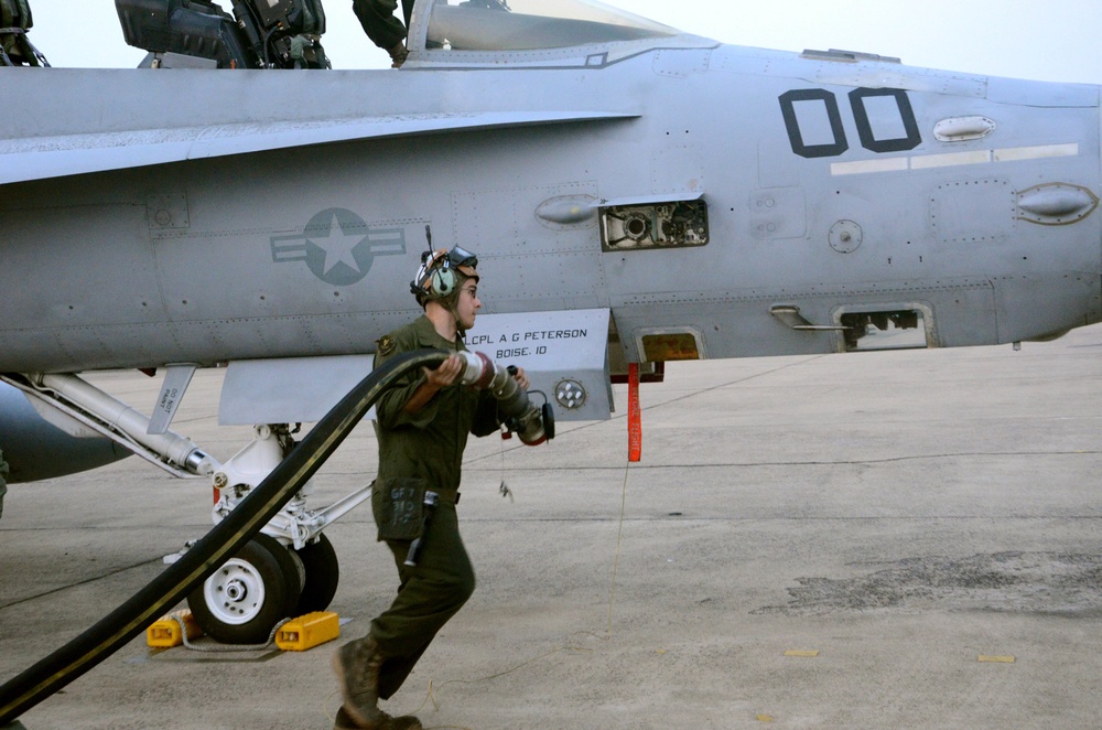 US Marine F-18 Hornet maintainers participate in Cobra Gold 2016