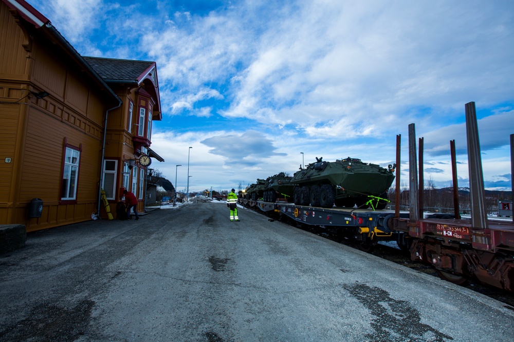 1/8 Loads Norwegian Rails