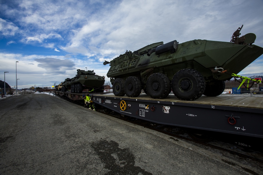 1/8 Loads Norwegian Rails