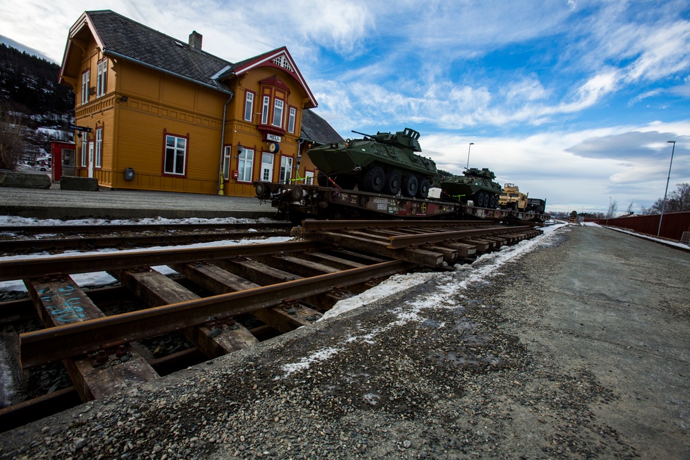 1/8 Loads Norwegian Rails
