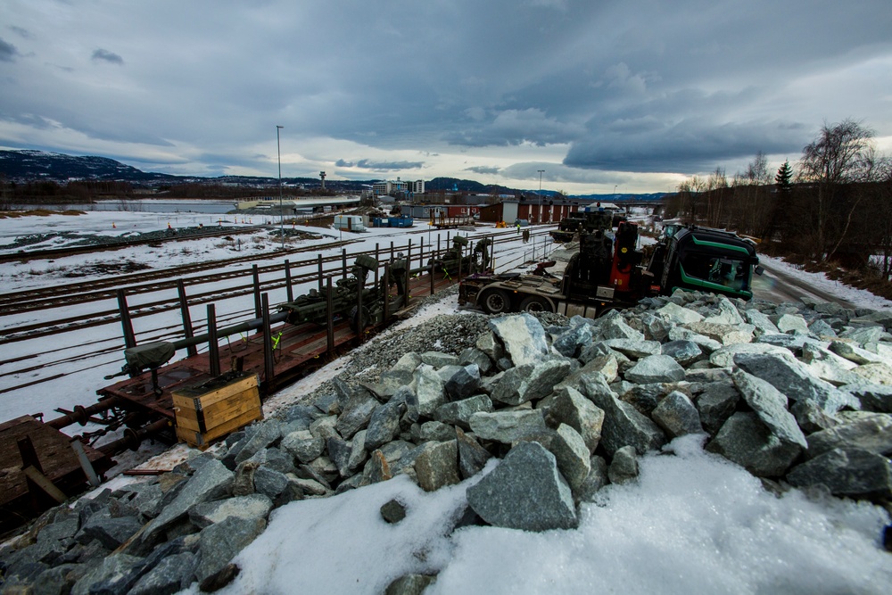 1/8 Loads Norwegian Rails