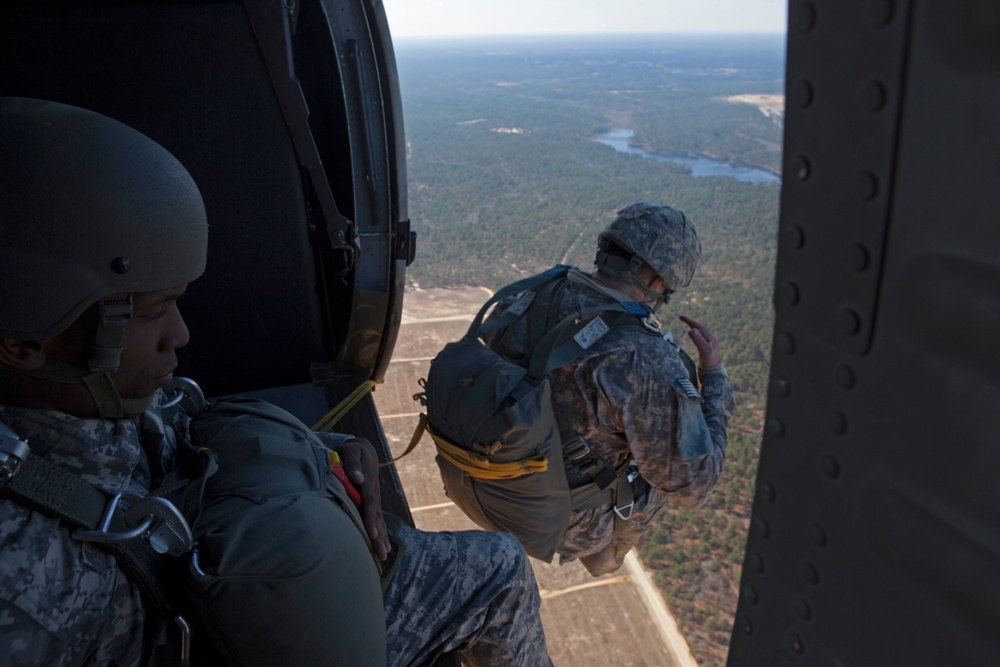 US Army paratroopers train at Camp Mackall