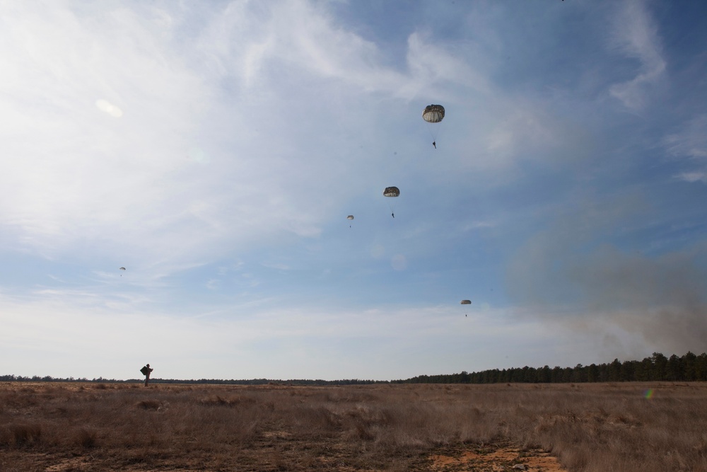 US Army paratroopers train at Camp Mackall