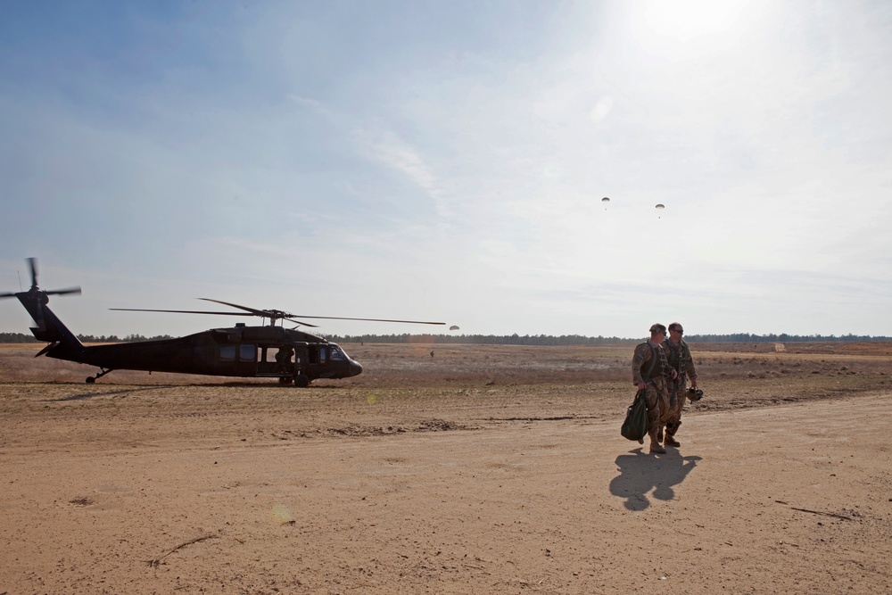 US Army paratroopers train at Camp Mackall