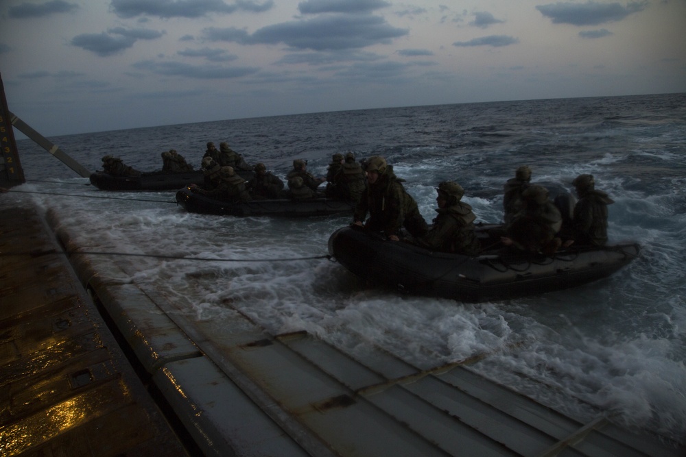 Spring Deployment: Marines, Navy take to the water during integration training