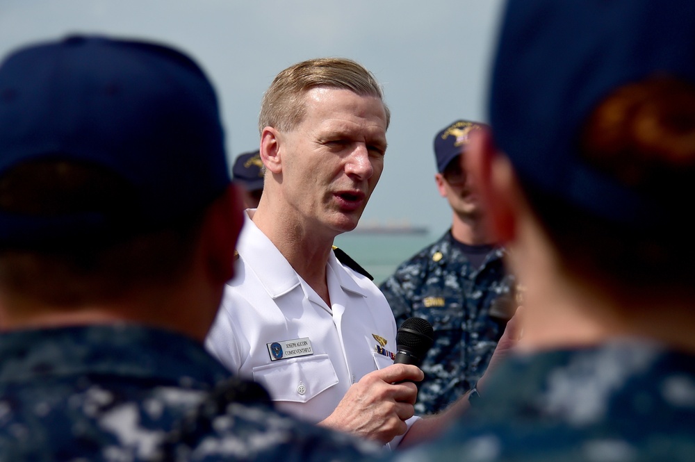 Vice Adm. Joseph P. Aucoin, Commander, US 7th Fleet, talks with Sailors during an all hands call aboard USS Fort Worth