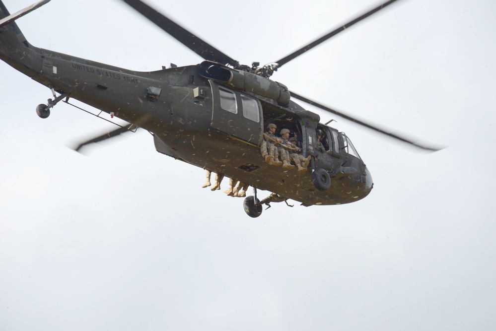 173rd AB 4-319 AFAR UH-60 Black Hawk airborne operation