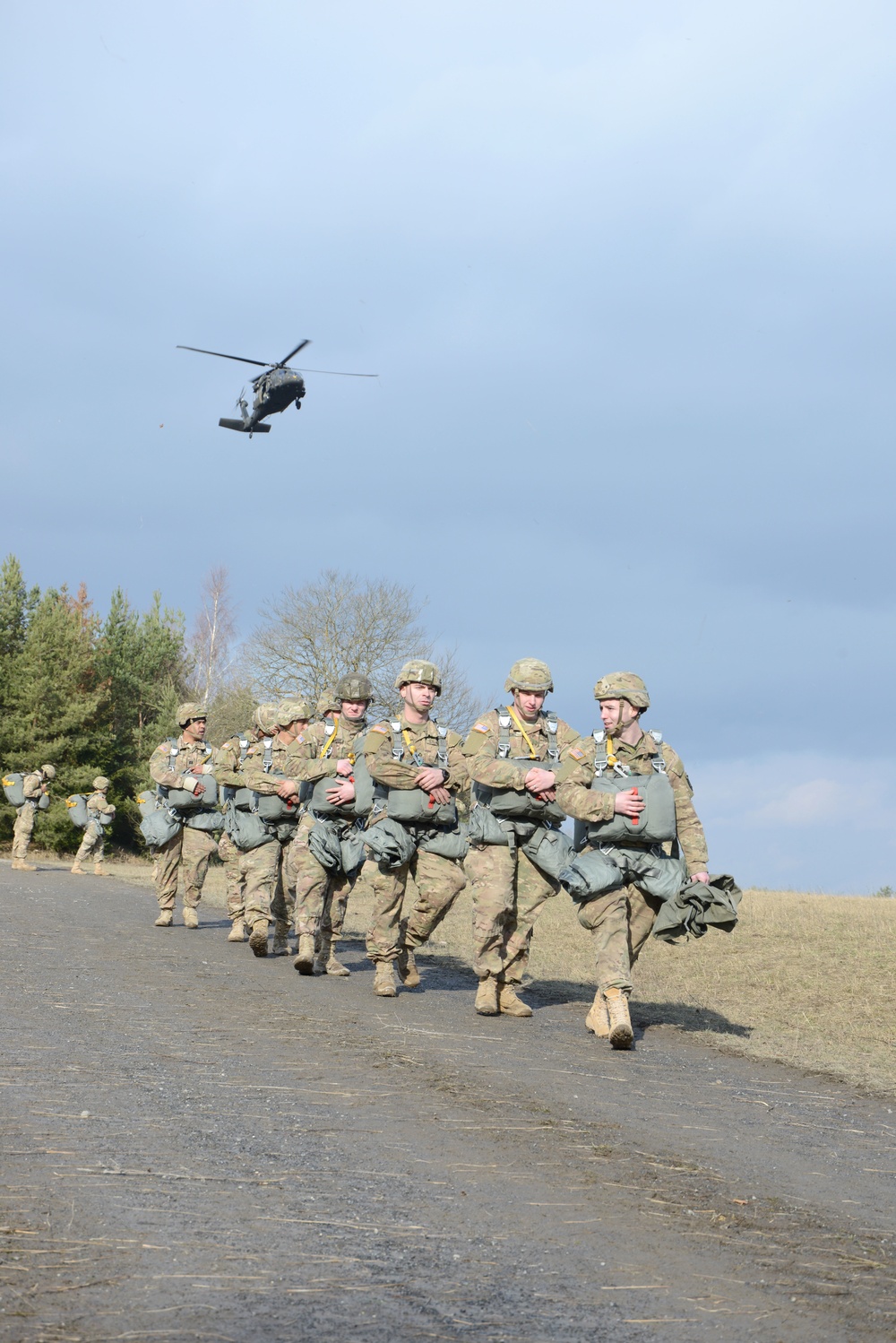 173rd AB 4-319 AFAR UH-60 Black Hawk airborne operation