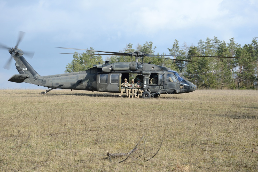 173rd AB 4-319 AFAR UH-60 Black Hawk airborne operation