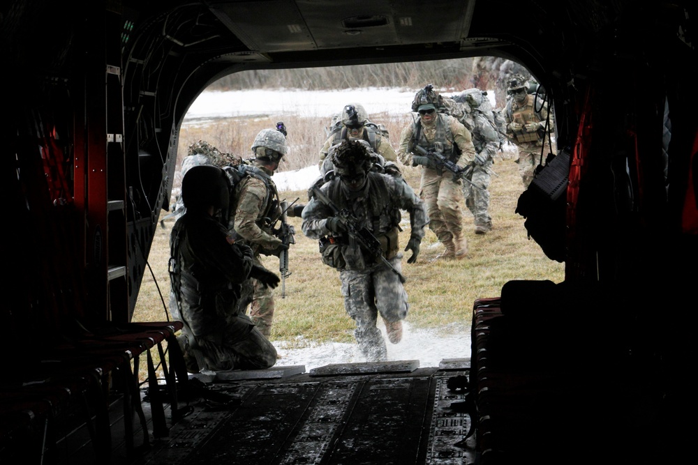 New York Army National Guard Cavalry troopers and aviators train together