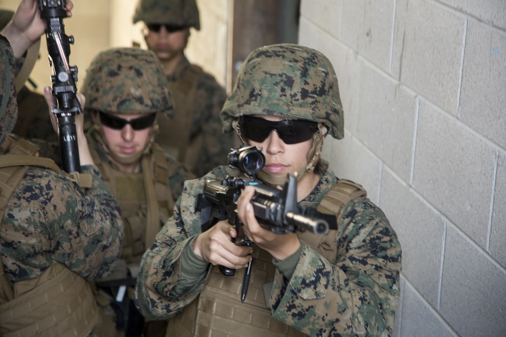 22nd MEU Female Engagement Team Learns Urban Operations